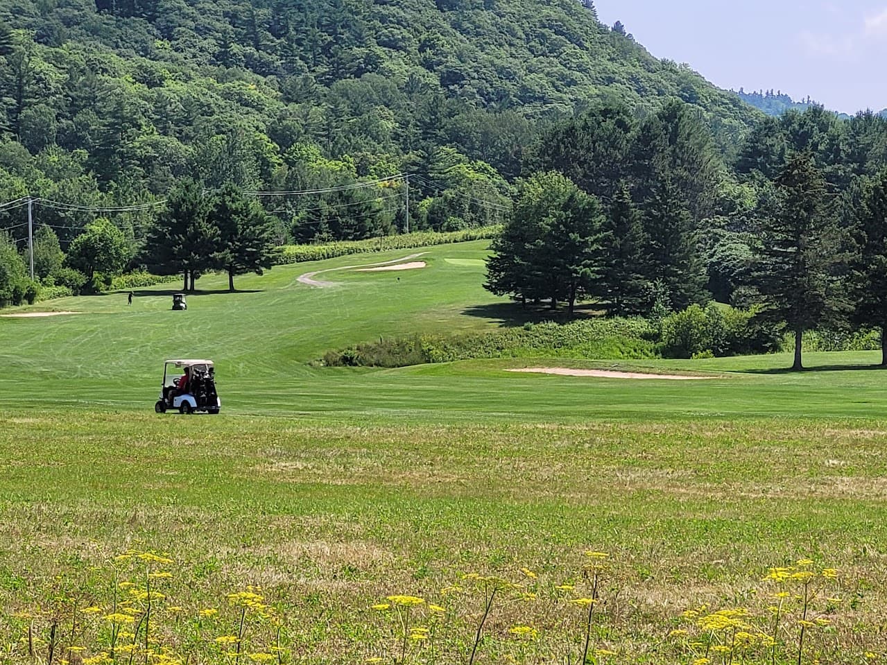 18-hole golf club 5 minutes away